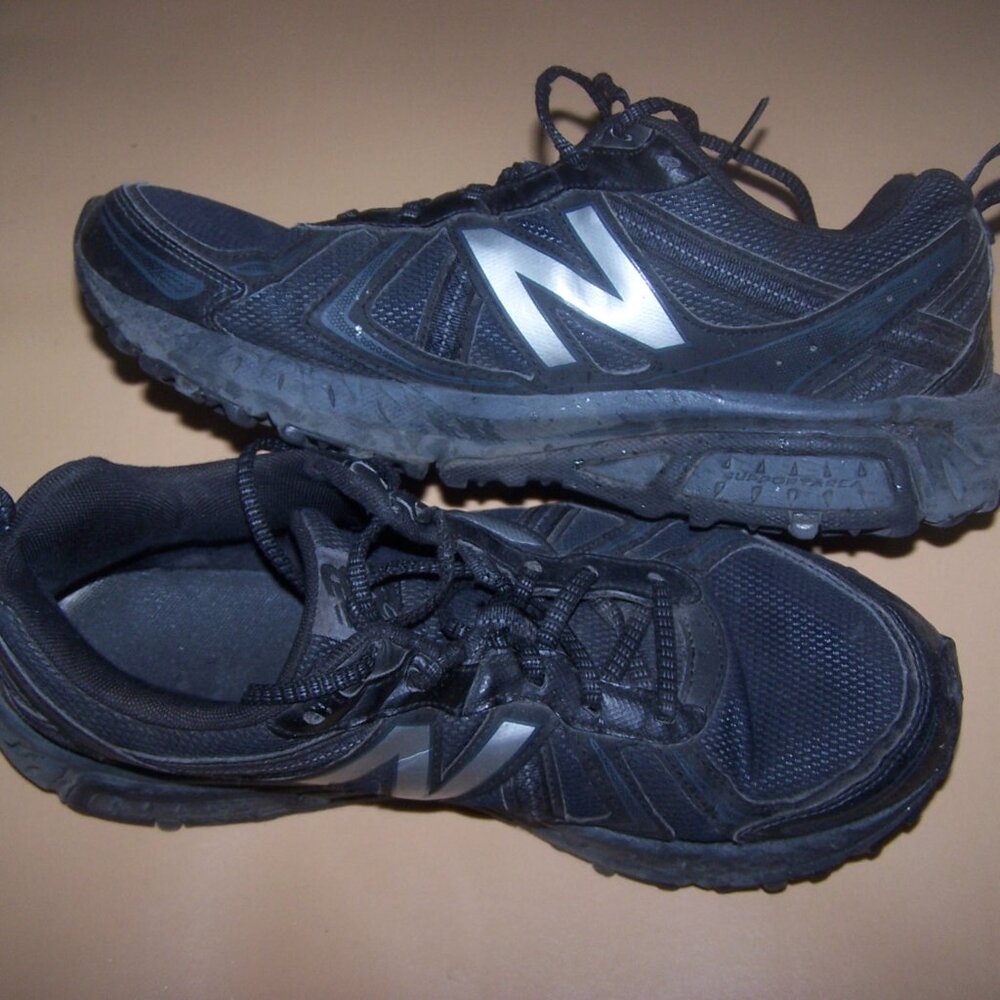 New Balance 10.5 D Men’s #MT410LB5 Black/Gray all Terrain Running/Trail Sneakers